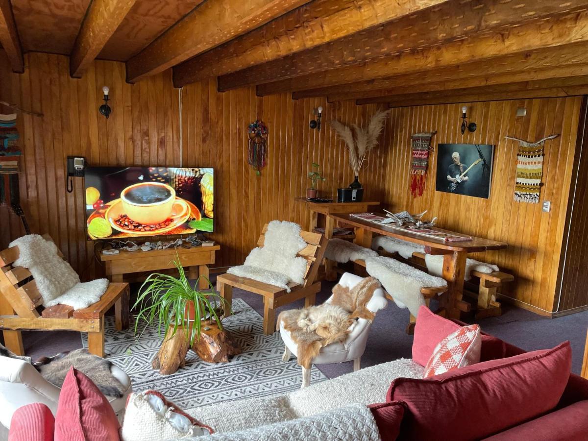 Profe Nelson Hostel Puerto Cisnes Kültér fotó