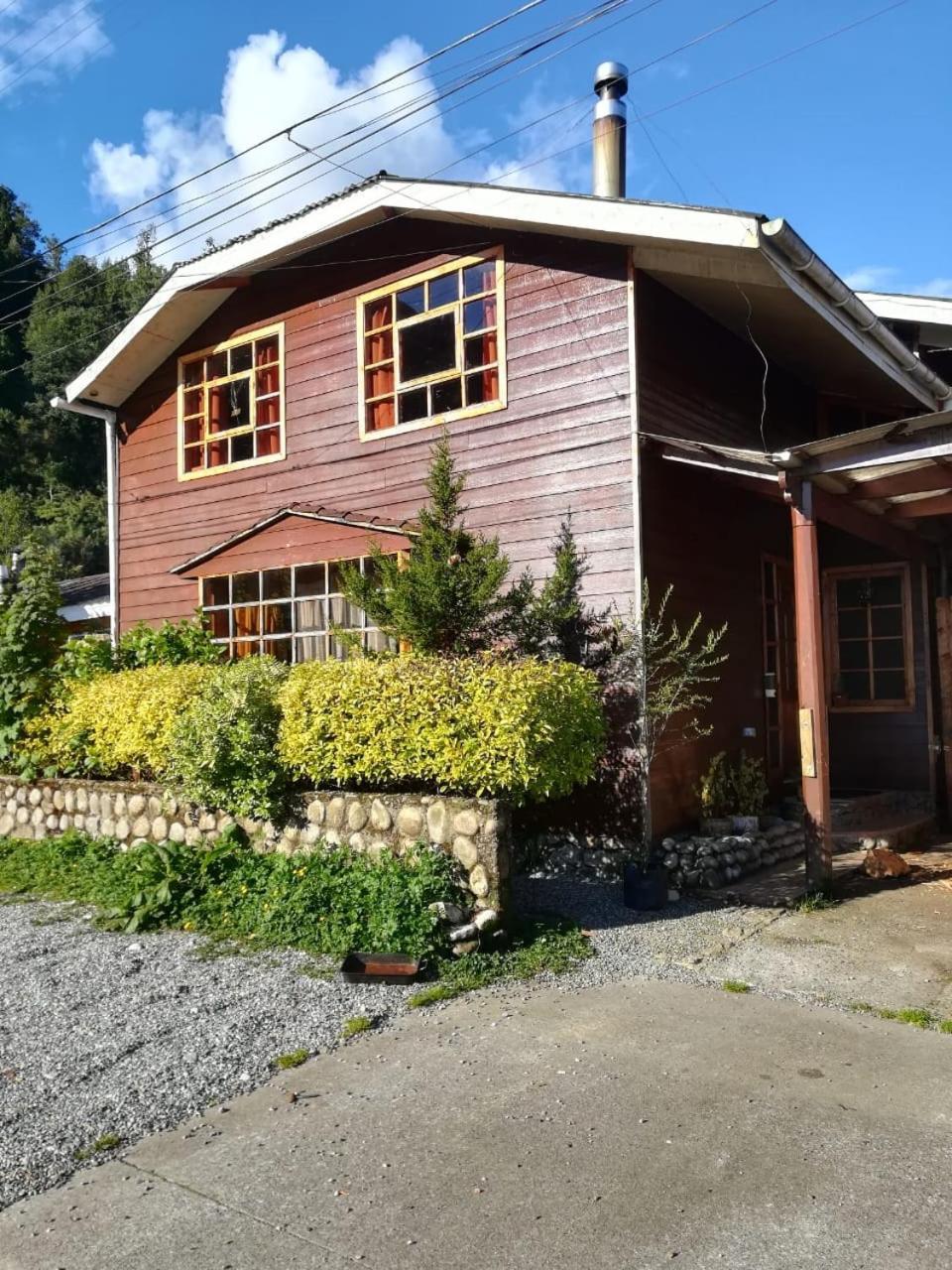 Profe Nelson Hostel Puerto Cisnes Kültér fotó