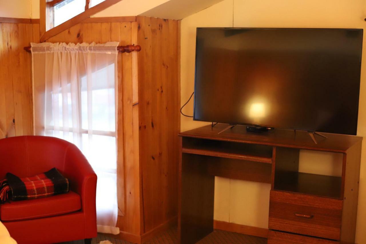 Profe Nelson Hostel Puerto Cisnes Kültér fotó